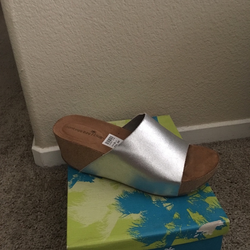 ♦️NIB♦️Montecito Bay Platform Sandals. - Picture 4 of 4
